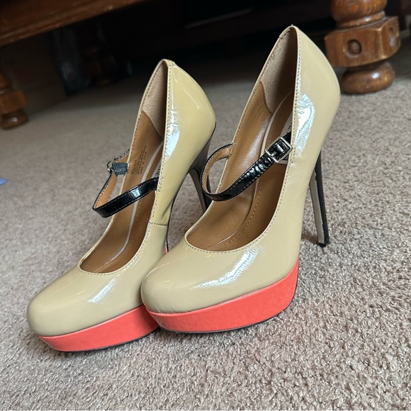 Steve Madden Patent Leather Shoes | nude with red & black | Rare | Size 7.5 - Picture 3 of 7